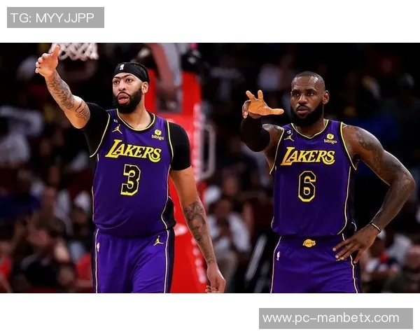 克莱首节火力全开9投5中三分球6投3中轻松斩获14分2篮板1助攻